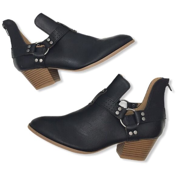 Qupid Black Pointed Toe Cut-out Ankle Booties - Picture 13 of 13